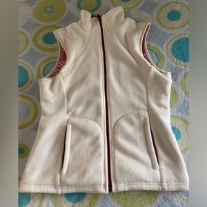 Vineyard Vines reversible women’s vest. Measures to fit a small.